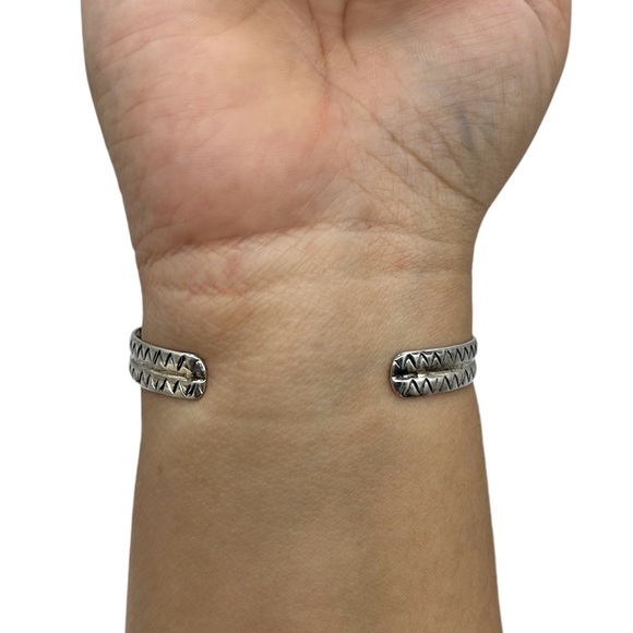 925 Sterling Silver Natural Kingman Turquoise Cluster Flower Cuff Bracelet - Picture 6 of 7